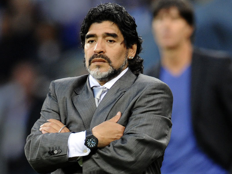 maradona-lifting