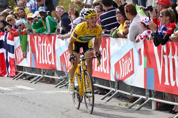 Alaphilippe come Voeckler. Continua la maledizione Tour per i francesi