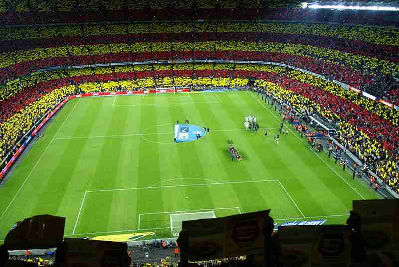Barcellona-Real Madrid si pensa ad invertire il campo complici le tensioni catalane