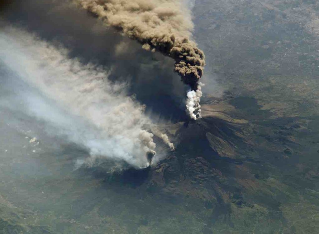 vista dall'alto dell'etna