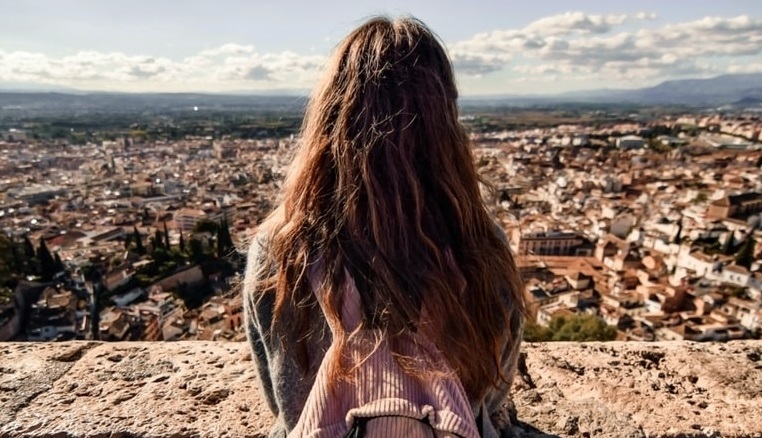 Volevo fare la Rockstar - ragazza di spalle
