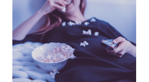 Tu si que vales 2019 - donna guarda la tv