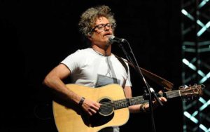Niccolò Fabi in concerto il cantautore in tour per celebrare la carriera