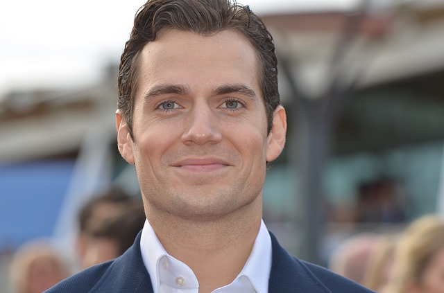 Henry Cavill biografia e carriera dell’attore di The Witcher